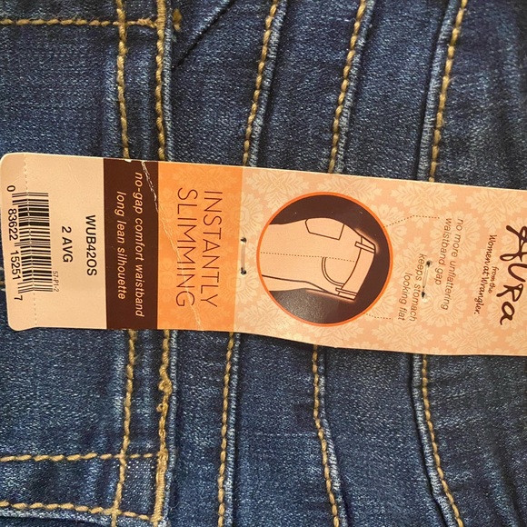 Women’s Aura Wranglers. 2 average - Picture 4 of 6